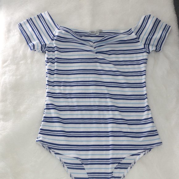 Charlotte Russe Off The Shoulder Bodysuit - Picture 4 of 8